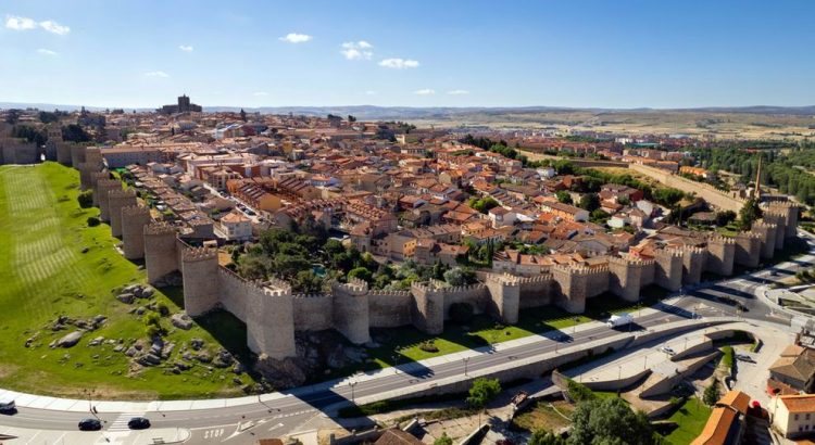 Kasztília és León látnivalók - Avila