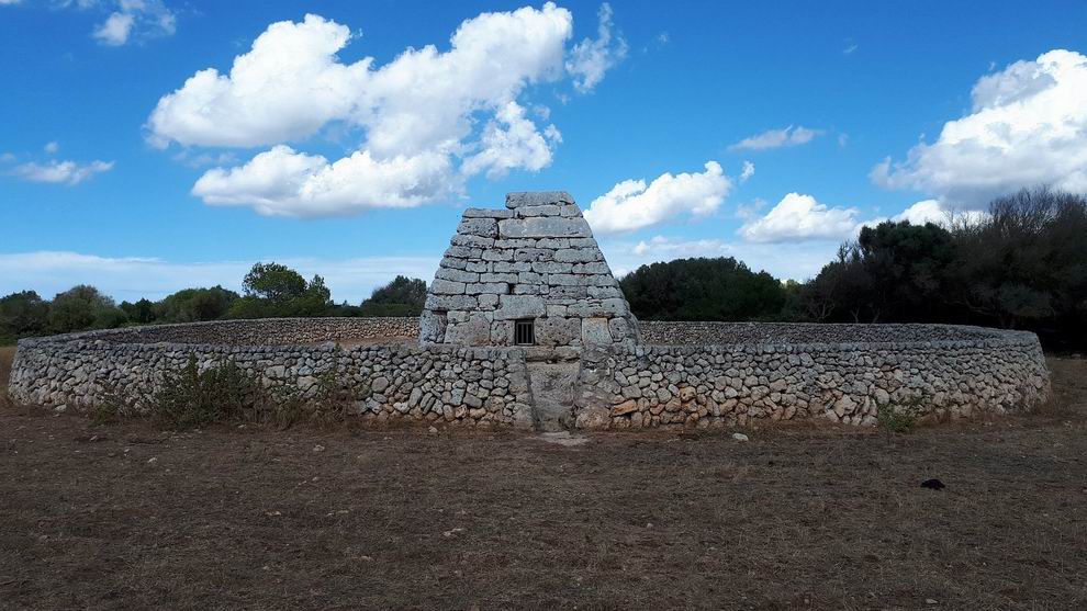 Naveta des Tudons Menorca