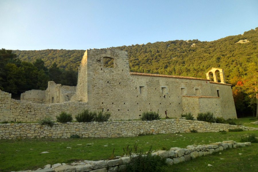 Besalú Monestir de Sant Llorenc de Sous