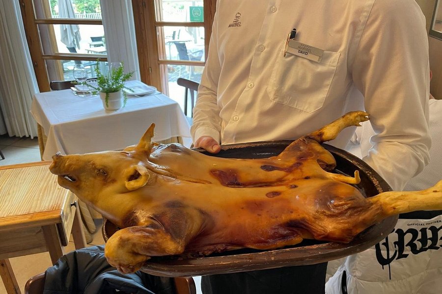 Cochinillo asado sült malac